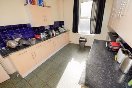 1 bedroom House Share in Knowle Road (HS), Leeds - Photo 2