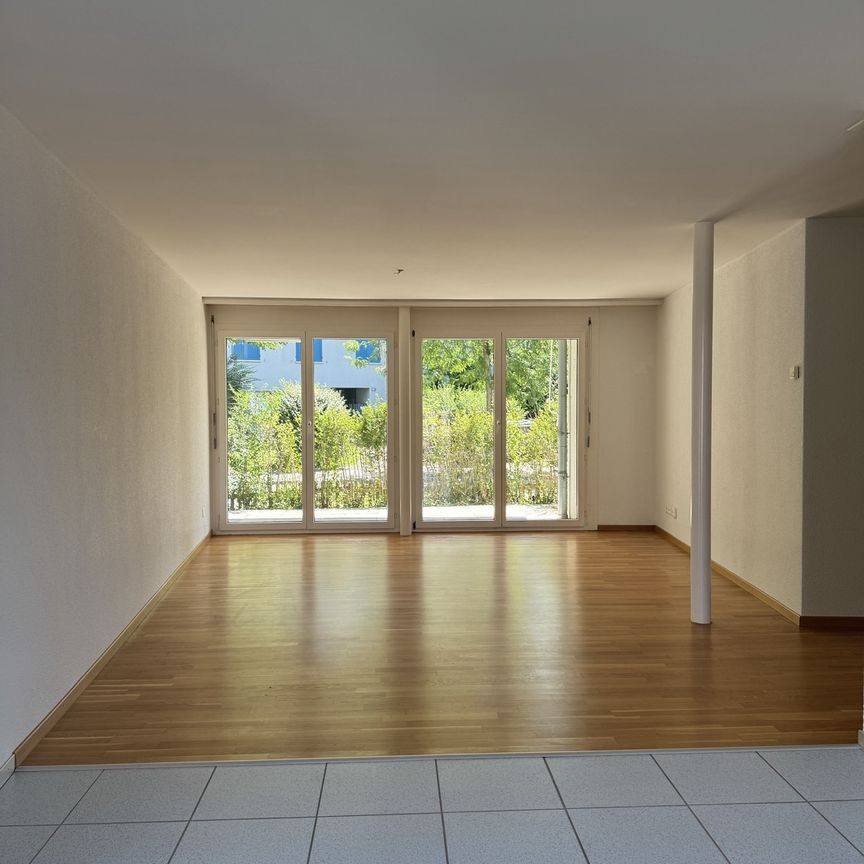Grosszügige 2.5-Zimmerwohnung im Erdgeschoss mit Terrasse in Zürich - Foto 1