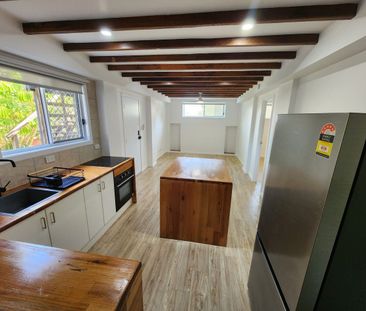 Spacious, Private & Fully Self-Contained Ground-Level Flat - Photo 6