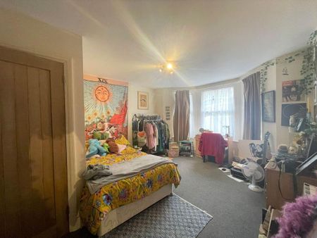 3 bedroom flat to rent - Photo 5