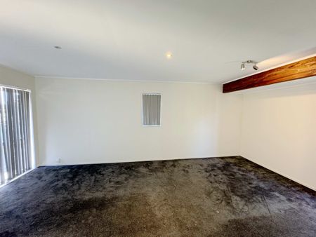 80 Chapel Road, Flat Bush - Photo 2