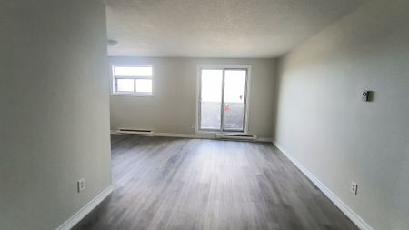 For Lease - 560 Bloor Street Unit# 404, Oshawa, Ontario - Photo 2