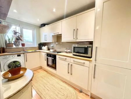 Spruce Avenue, Waterlooville - Photo 5