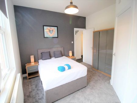 Kirkstall Lane (Room 1), Headingley , Leeds - Photo 4