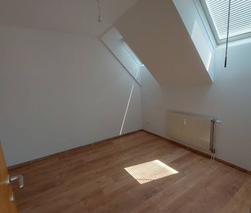 TOP sanierte 2-Zimmer-Wohnung mit Balkon inkl. Heizkosten im Dachge... - Photo 2