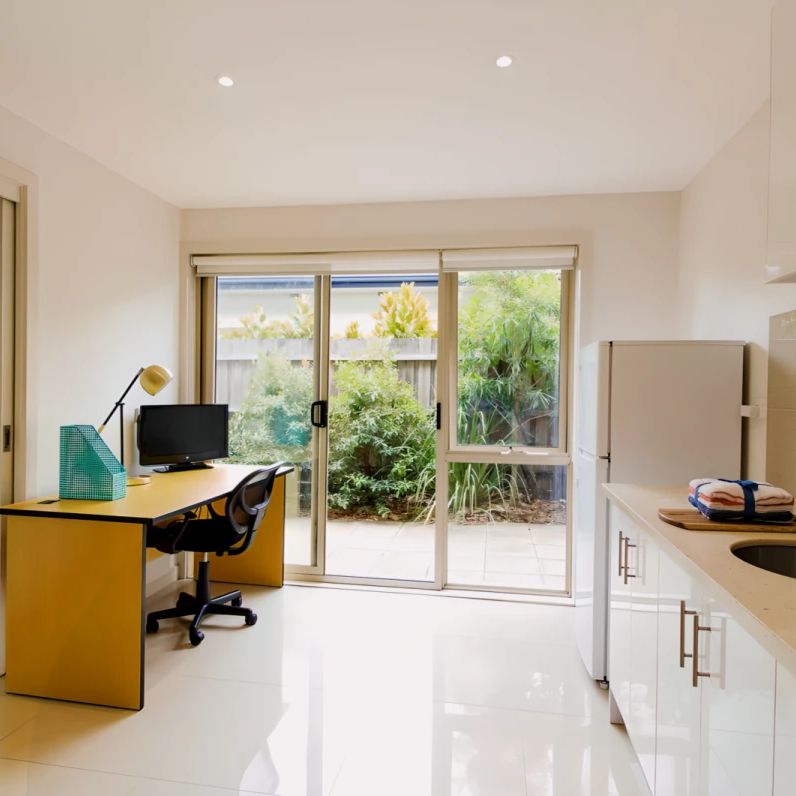 Large 1 Bedroom with courtyard - Photo 1