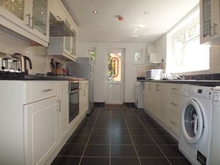 1 bedroom in a house share to rent - Photo 4