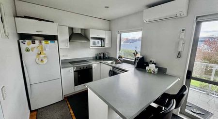 Stylish 2BR Apt in St Albans **Unfurnished** - Photo 4