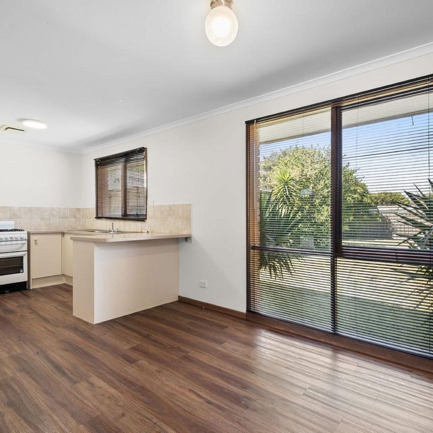 Convenient Location in Cranbourne North - Photo 1