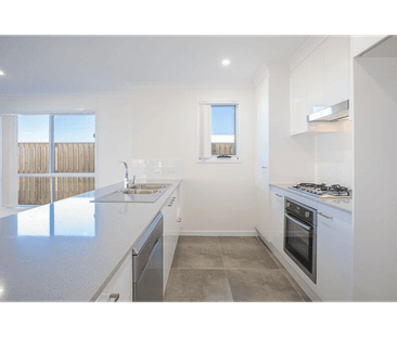 Spacious 4-Bedroom Family Home in The Heights Estate! - Photo 6