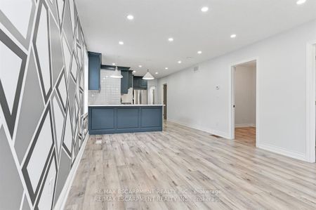 54 Craigmiller Avenue #Upper - Photo 4