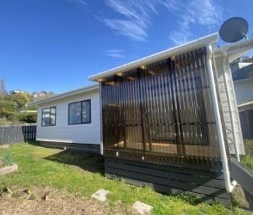 3 bedrooms with new paint, carpet, curtains and bathroom - Photo 1