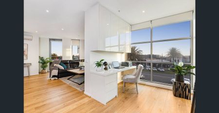 Light-Filled Apartment in Prime Beachside Location - Photo 3