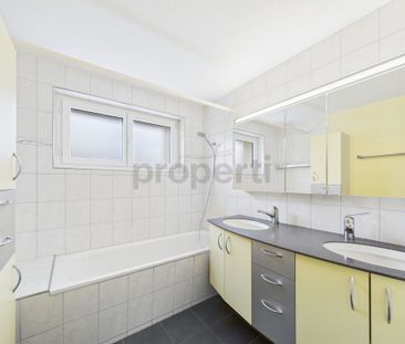 Generous and bright 5.5-room family apartment in Schwarzenburg - Photo 1