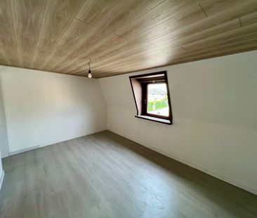Centraal gelegen woning met 2 slaapkamers en zéér ruime garage! - Foto 4