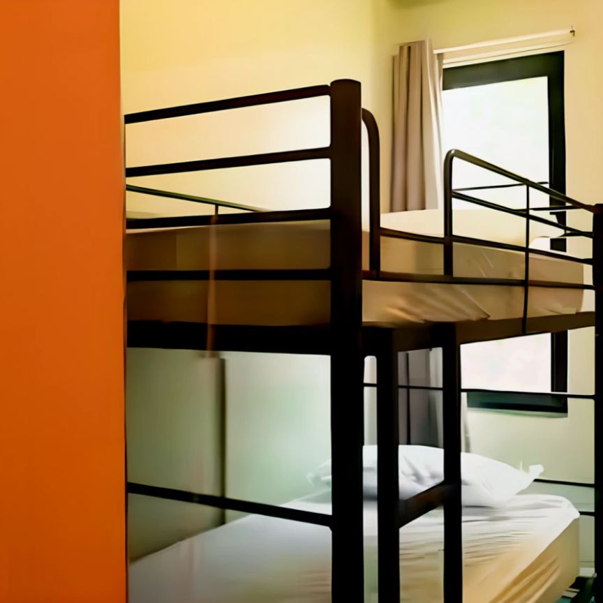 Single Room with Shared Bathroom - Photo 1