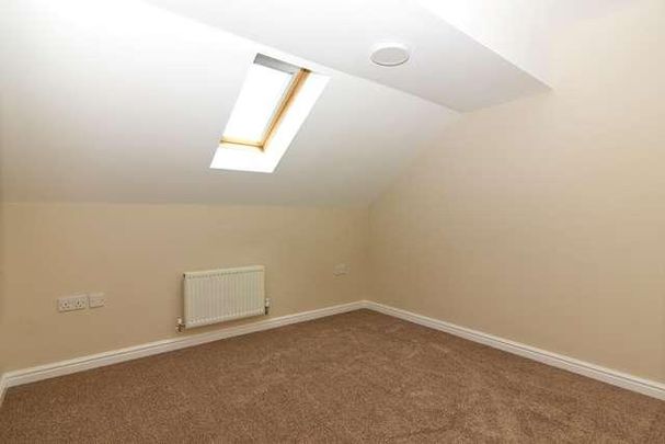 Wolverton - Double Bedroom Penthouse Close To Station, MK12 - Photo 1