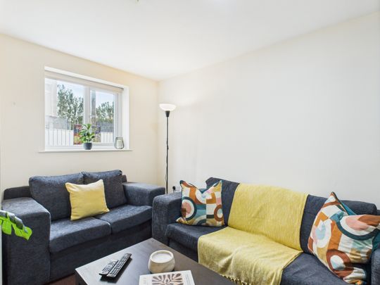 Room in a Shared House, Smithdown Lane, L7 - Photo 1