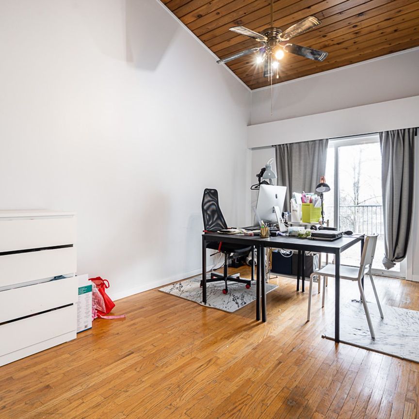 A BEAUTIFUL SPACIOUS HOME IN CAPE HORN, COQUITLAM - Photo 1