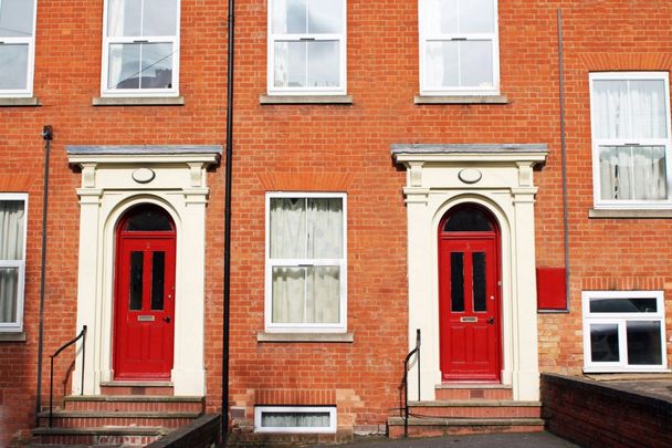 2 Bedroom Terraced To Rent in Lenton - Photo 1