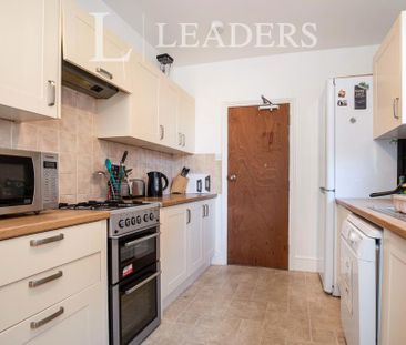 4 bedroom terraced house to rent - Photo 6