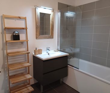 Dans résidence récente, 2 pièces loué meublé avec 2 stationnements. - Photo 3