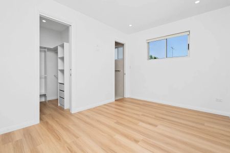 Brand new 5-bedroom house near Westmead health district and Parramatta CBD - Photo 2