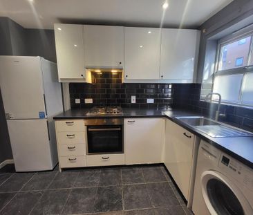 3 bedroom semi-detached house to rent - Photo 6