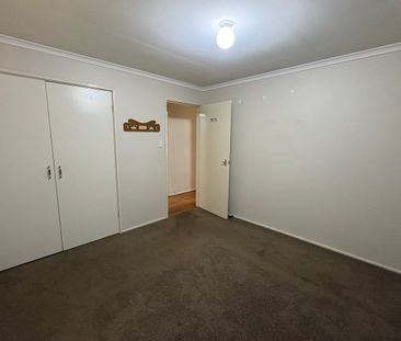 COMFORTABLE & SPACIOUS HOME ON A GENEROUS BLOCK! - Photo 1