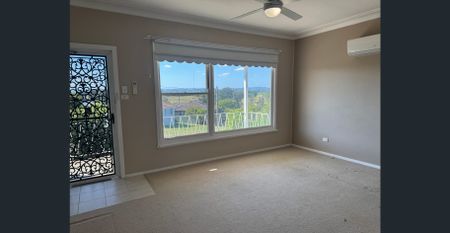 Views to the Hunter River.. Retro Fitout… Updated Bathroom - Photo 2