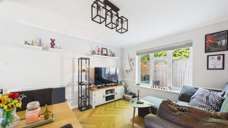 Queensbury Place, Blackwater, Hampshire, GU17 - Photo 3