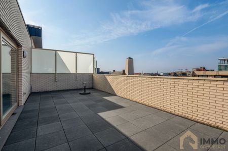 Te huur centrum Roeselare prachtig luxueus dakappartement met 2 zonnige terrassen. - Photo 2