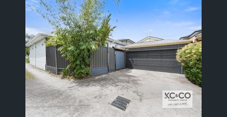 Spacious & Modern With Central Location - Photo 2