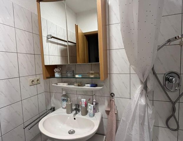 Schönes 1 Zimmer Appartement mit EBK und ruhiger Terrasse ab 1.3. - Photo 1