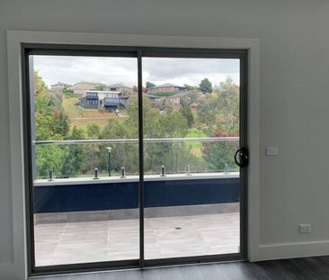 TOWNHOUSE WITH MODERN FINISHES - Photo 6