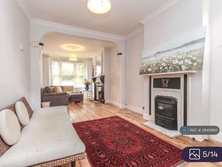 4 bedroom semi-detached house to rent - Photo 2