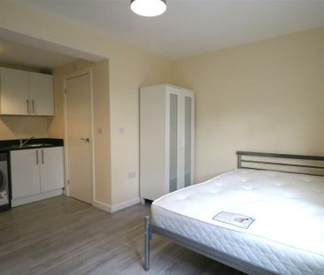 Studio to rent - Photo 6