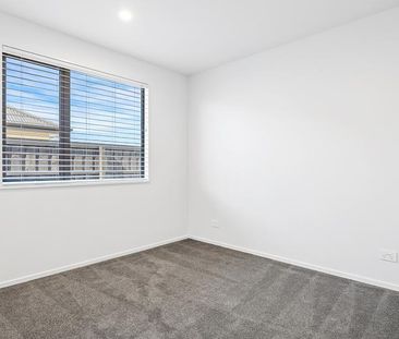 23 Hanmer Crescent - Photo 2