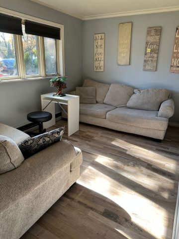 For Lease - 46 Elm Grove Avenue, Richmond Hill, Ontario - Photo 2