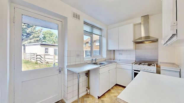3 bedroom terraced house to rent - Photo 1
