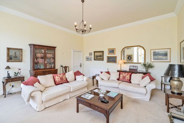 Carlekemp Flat 2, Abbotsford Road - Photo 1