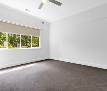 3-Bedroom Comfort - Photo 2