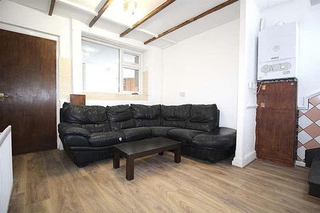 Central Avenue, Enfield, EN1 - Photo 2