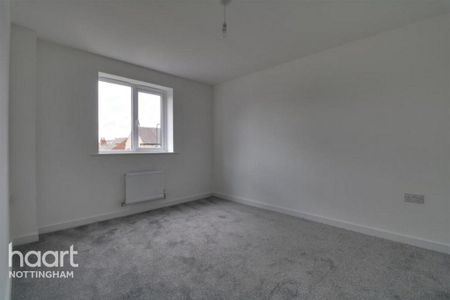 4 bedroom semi-detached house to rent - Photo 3