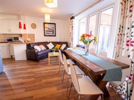 6 bedroom house to rent - Photo 2