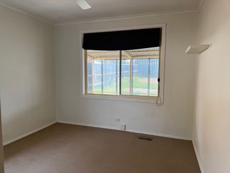 Three Bedroom Brick House - Photo 3