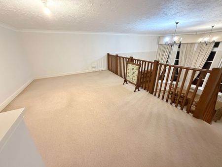 Monro Drive, Guildford, GU2 9PF - Photo 2
