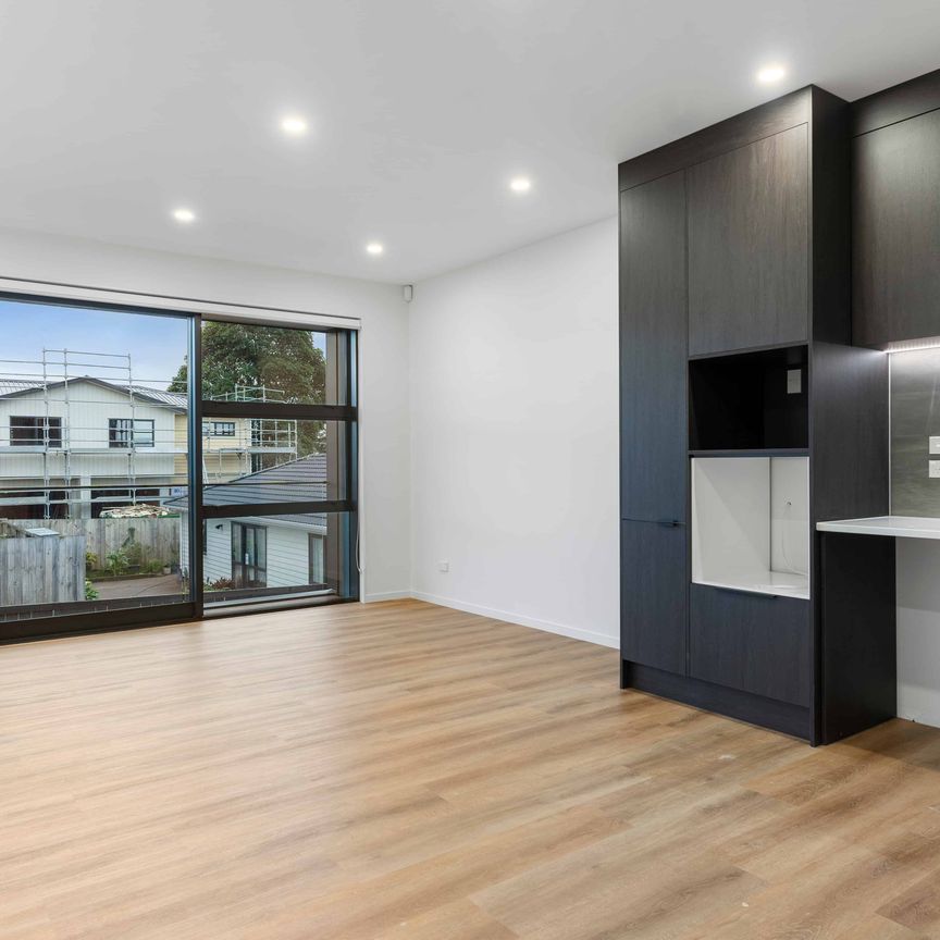 Modern Luxury - Unbeatable Location - Photo 1