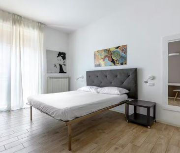 Largo Caduti del Lavoro, Bologna, Emilia-Romagna 40122 - Photo 5