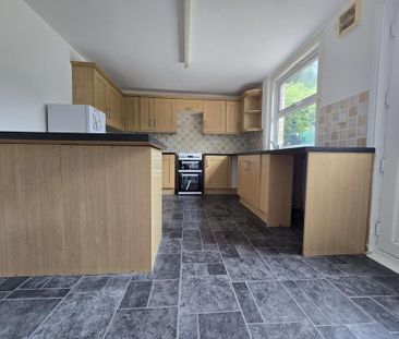 3 bedroom end of terrace house to rent - Photo 4